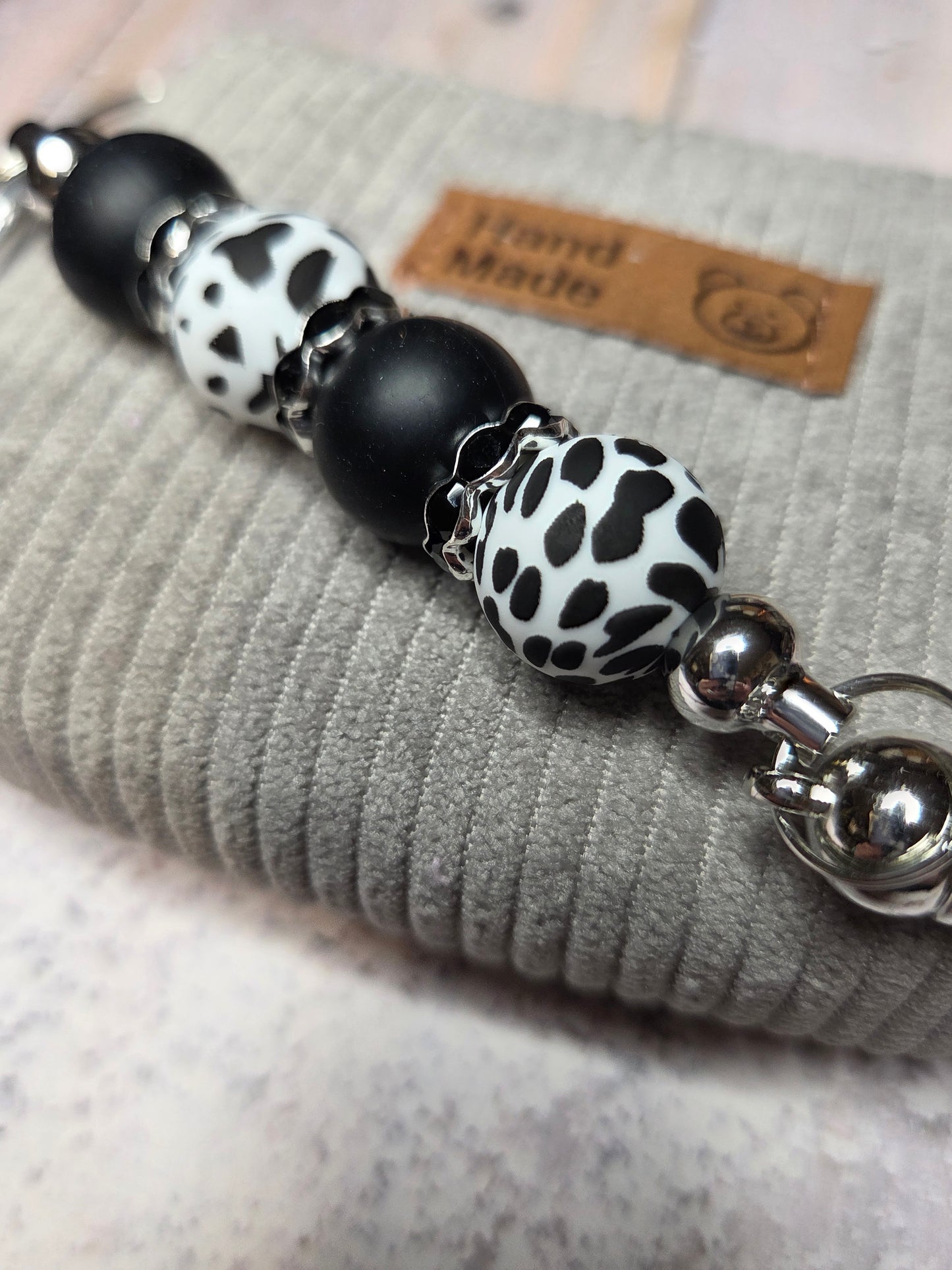 Coin purse with detachable beaded key ring - monochrome