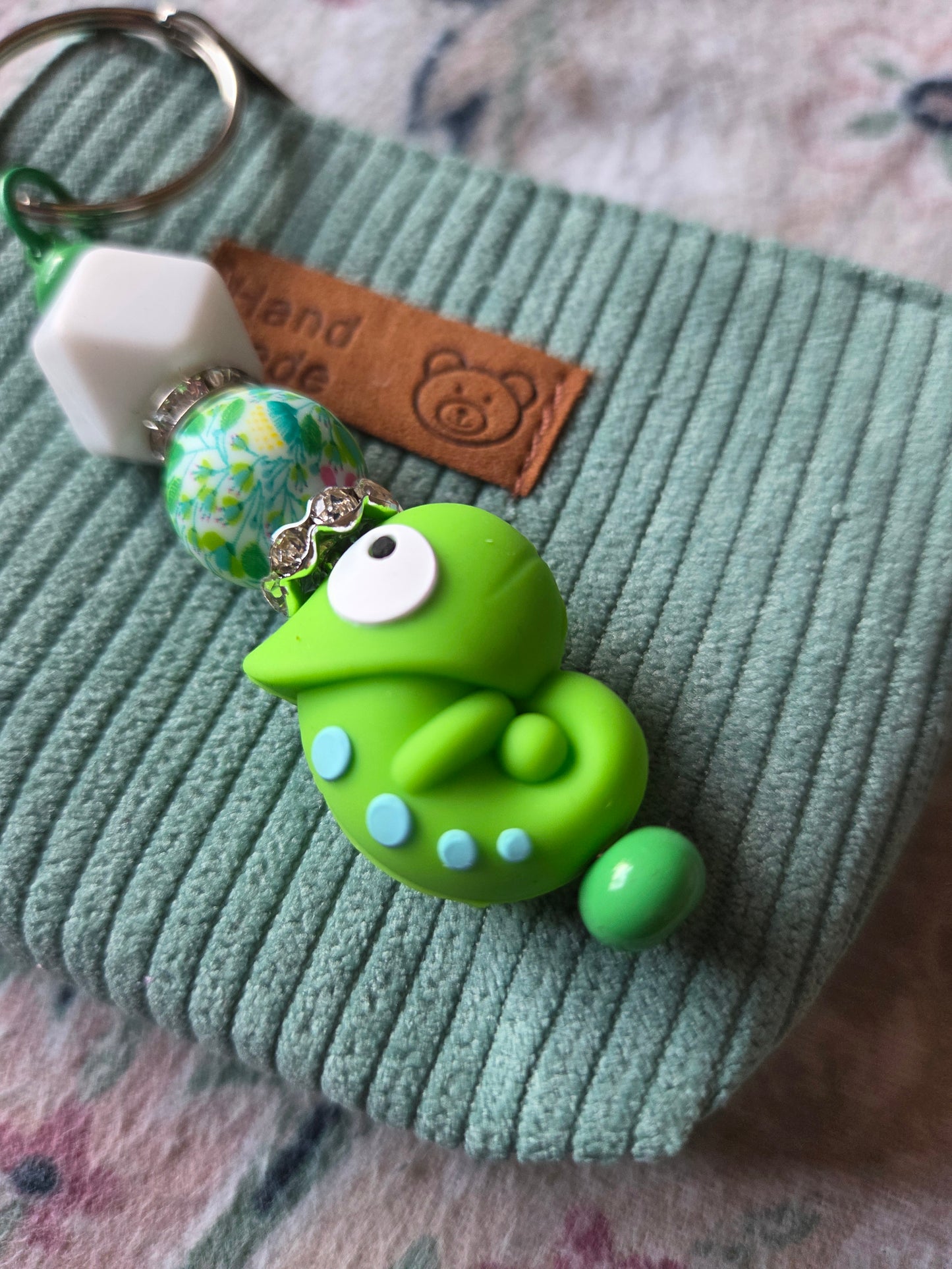 Coin purse with detachable beaded key ring - green